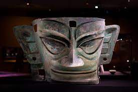 Sanxingdui - ماسک برنز در موزه کاخ